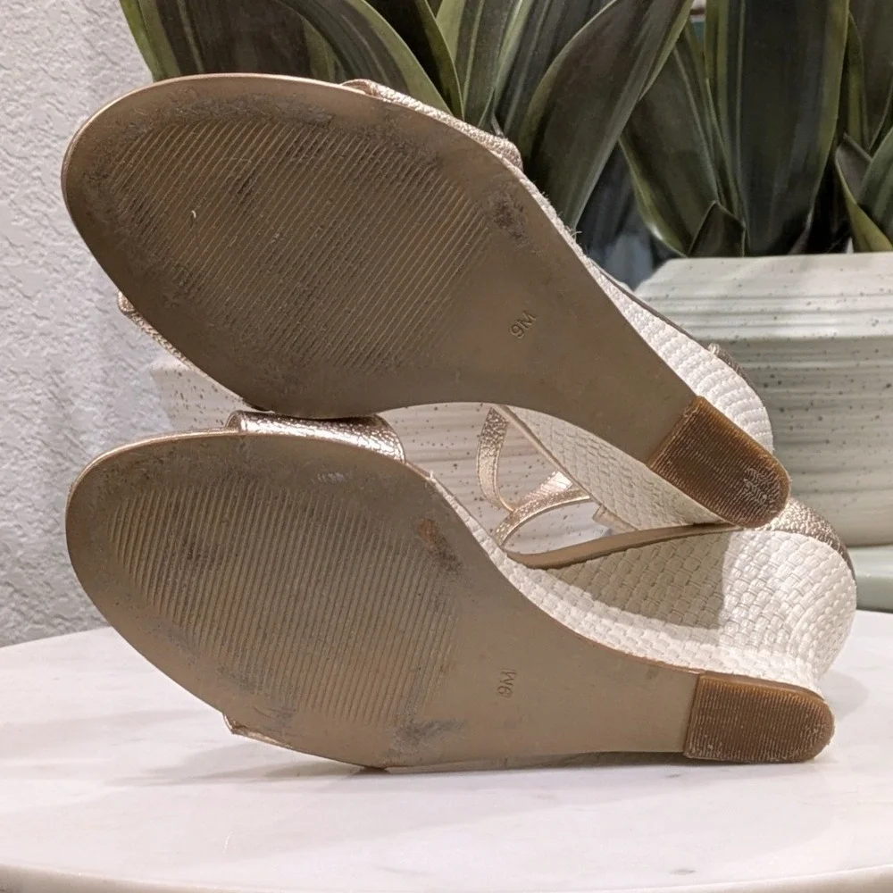 Lilly‎ Pulitzer Bridgette Wedge Gold Metallic Sandals Sz 9M Resort Coastal Heels
